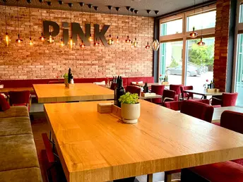 Restaurantbereich Pizzeria Pink in Kaltenbach